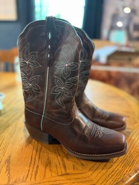 Justin Gypsy cowboy boots brand new